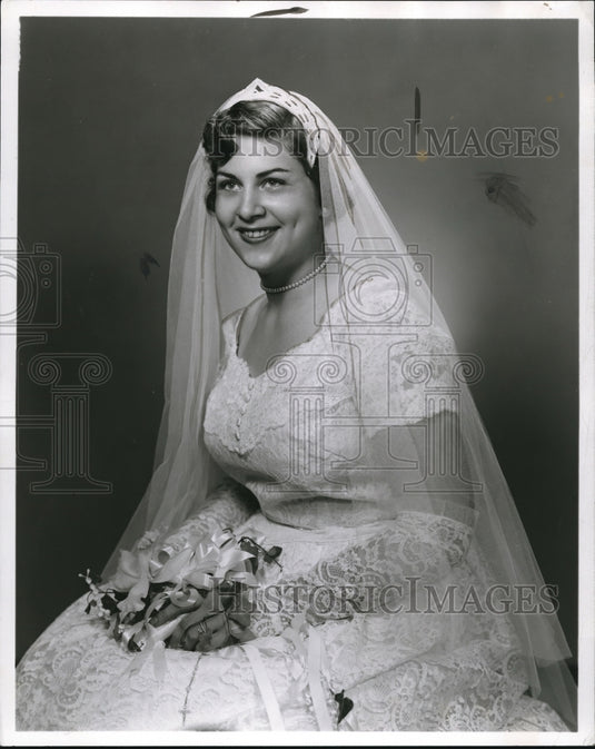 1955 Press Photo Mrs William R. Freedland in her wedding gown- Historic Images