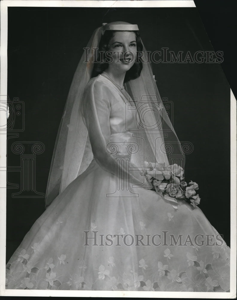 1955 Press Photo Mrs Edward Joseph Paimer in her wedding gown- Historic Images