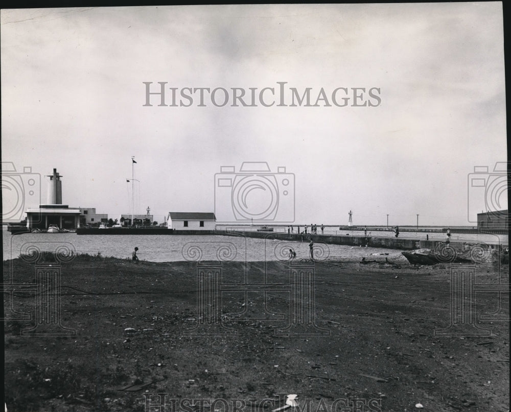 1946 Press Photo US Coast Guard in Cleveland- Historic Images