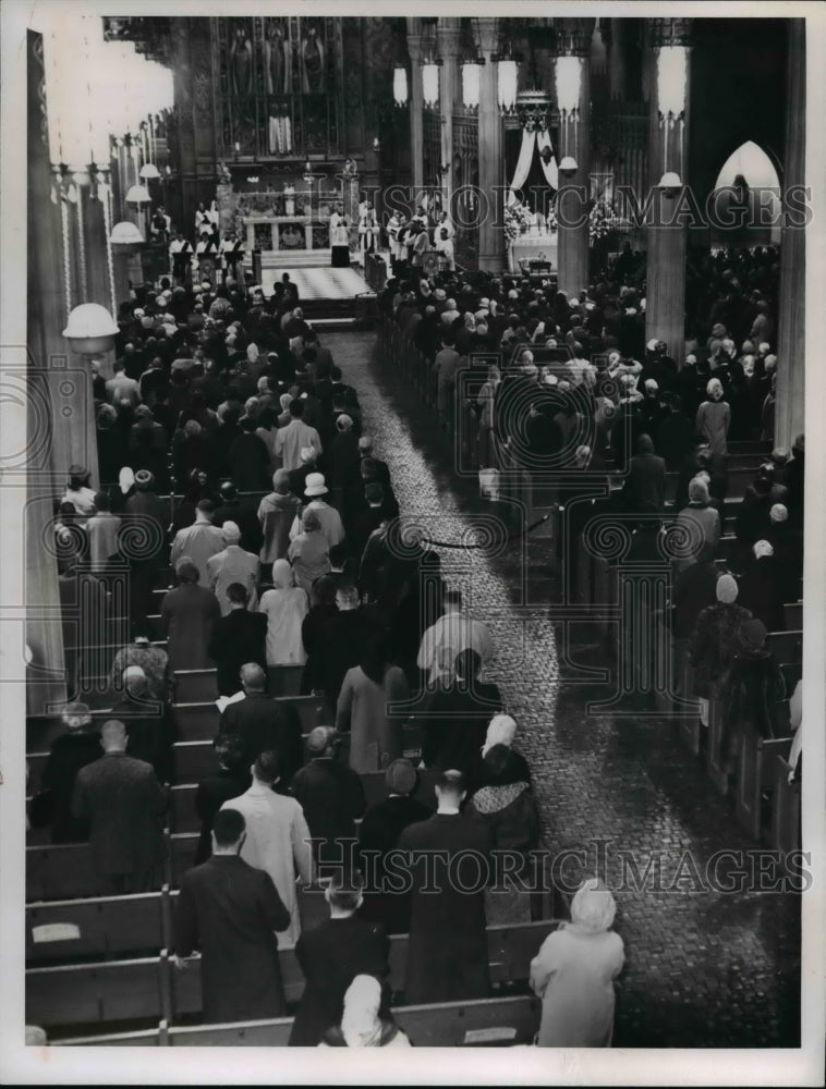 1965 Press Photo St. John Cathedral, Good Friday service- Historic Images