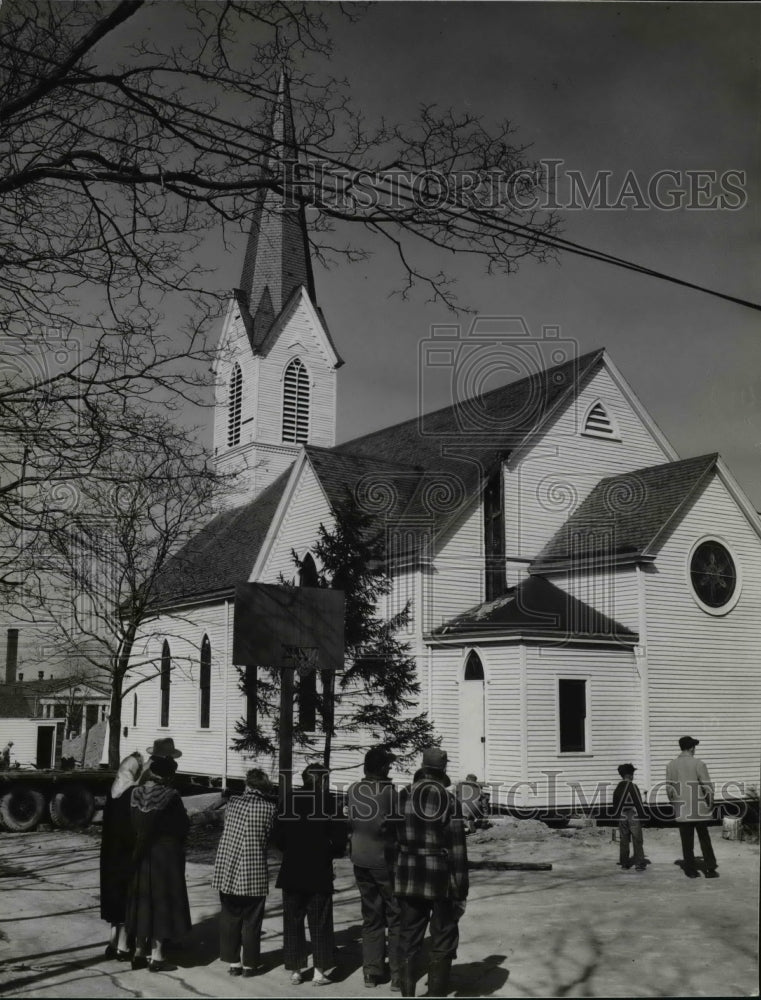 1955 Press Photo Moving of St. John&#39;s Lutheran Church at Mayfield Rd.- Historic Images