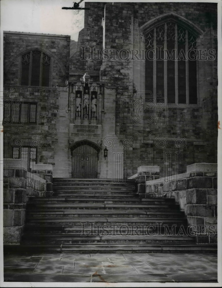 1951 Press Photo View of Epworth-Euclid Methodist Church, Chester Ave entrance- Historic Images