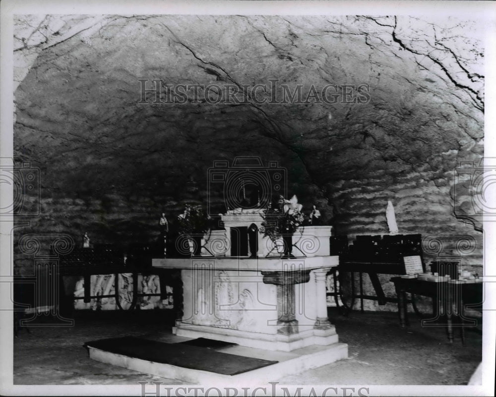 1955 Press Photo Altar in replica of Our Lady of Lourdes Shrine at St Joseph- Historic Images