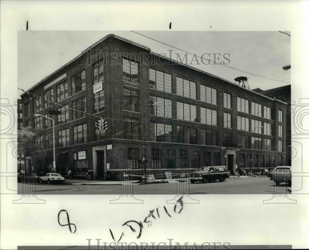 1990 Press Photo Lakeside Place, 323 Lakeside Ave.- Historic Images