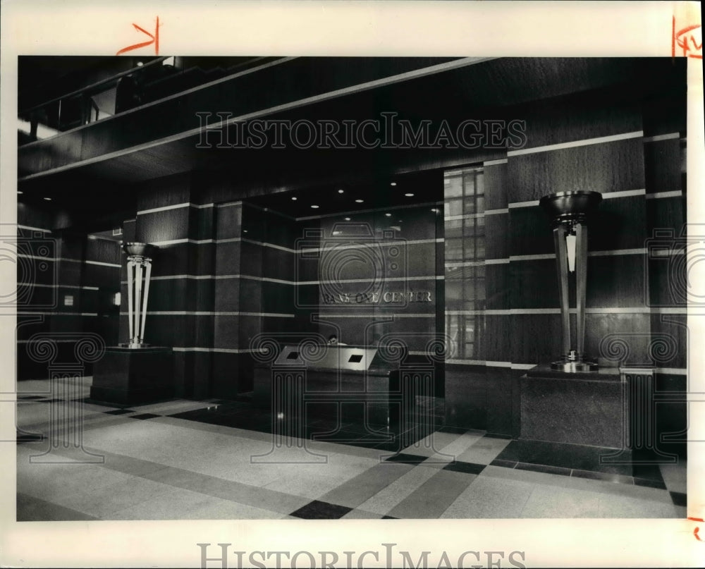 1991 Press Photo Bank One center lobby- Historic Images