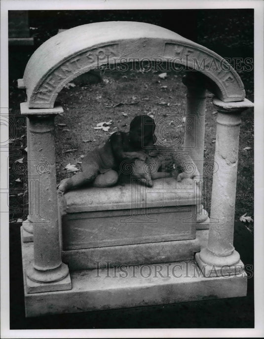 1968 Press Photo A touching marker for an infant son in the Woodland Cemetery- Historic Images
