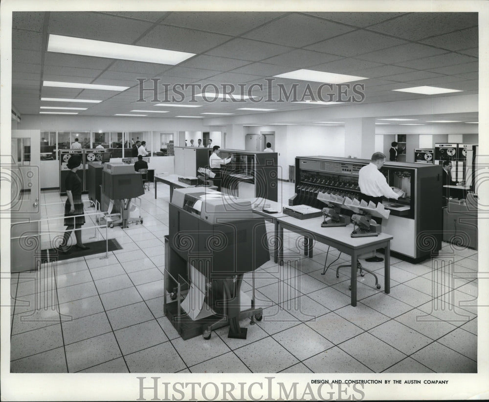 1964 Press Photo Modern machines in Cleveland Trust Co. new center- Historic Images