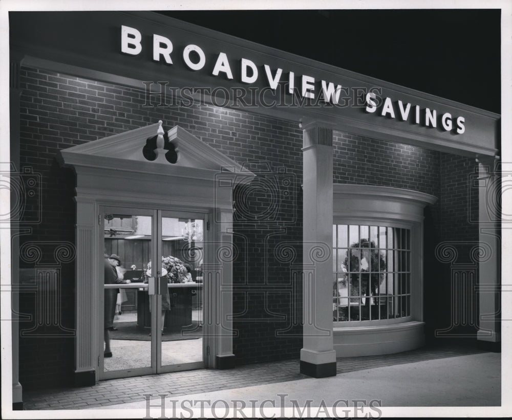 1967 Press Photo The Broadview Savings Bank&#39;s Parma town branch- Historic Images