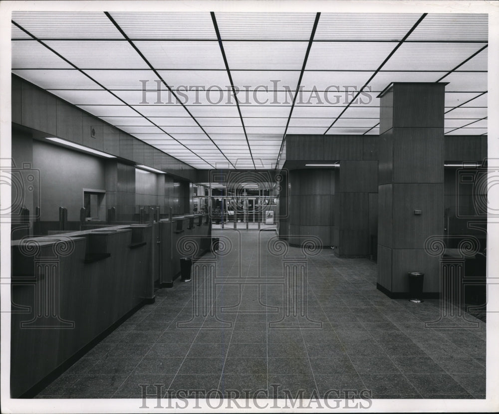 1950 Press Photo The Central National Bank in Playhouse Square office - Historic Images