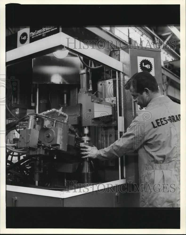 1978 Press Photo The Lees Bradner gear hobber manufactured by Fayscott, Inc.- Historic Images