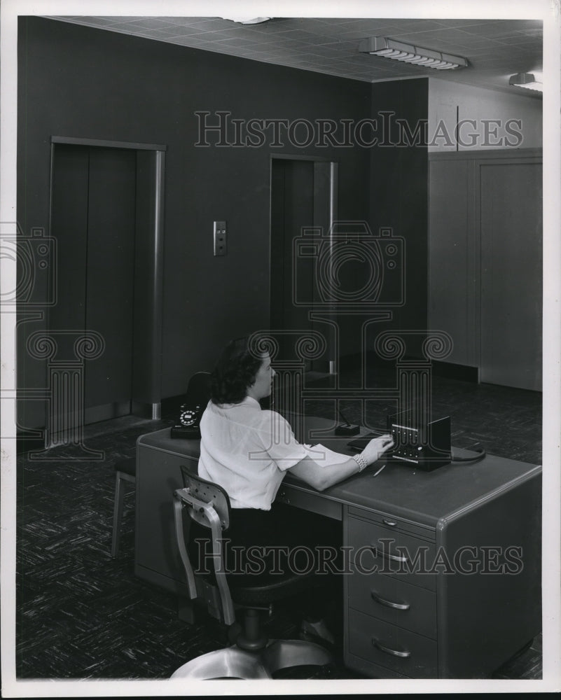 1950 Press Photo Central National Bank of Cleveland&#39;s new Time Credit Department- Historic Images