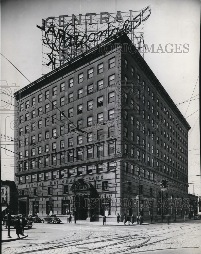 1950 Press Photo  Central National Bank&#39;s building at W. 25th Street &amp; Lorain Av- Historic Images