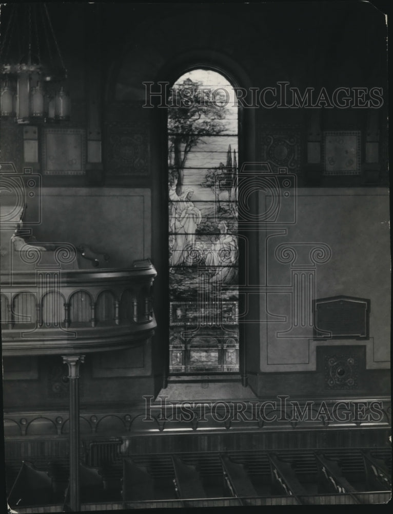 1963 Press Photo  The Old Stone Church window i Public Square- Historic Images