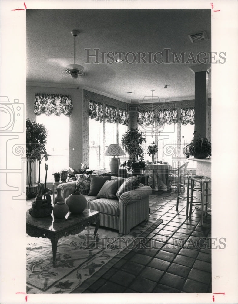 1992 Press Photo A Pleasing vibe in Breakfast room- Historic Images