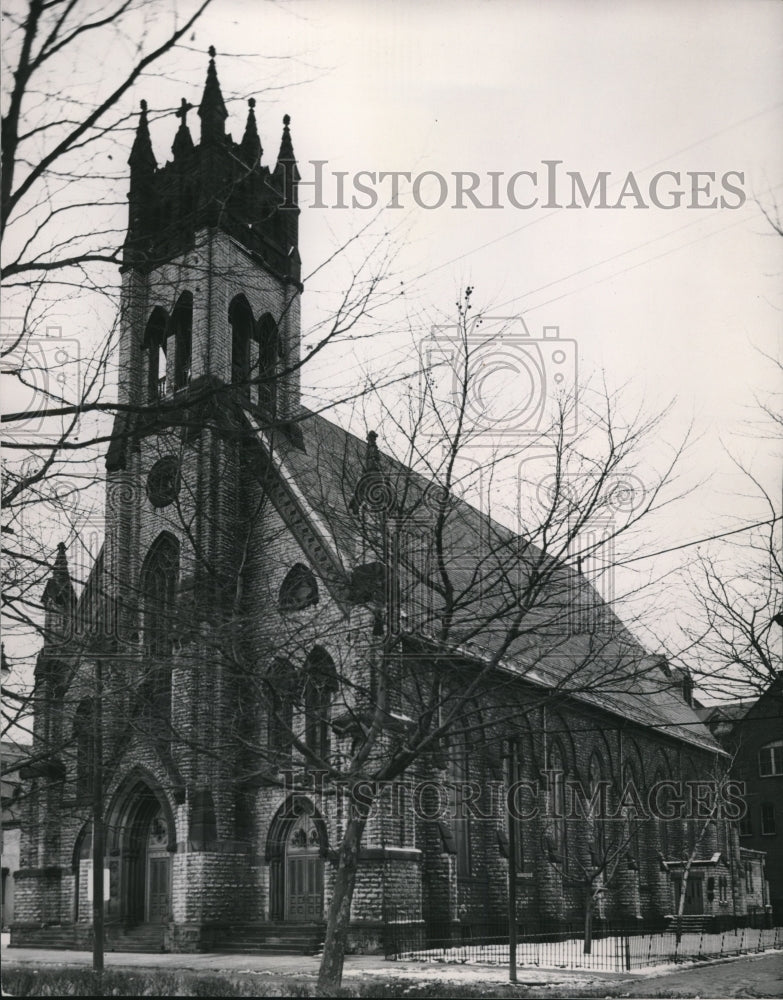 1954 Press Photo St. Patrick's Church; Bridge and Fulton Avenues- Historic Images