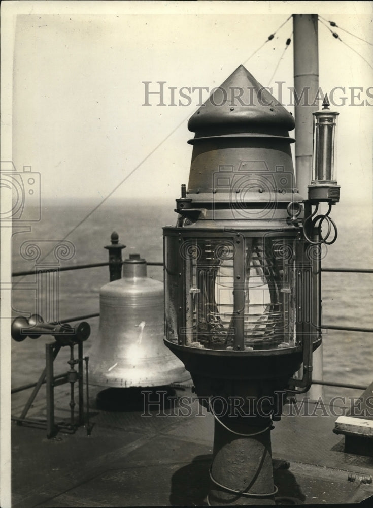 1930 Press Photo The safety device on the crib, the mammouth gas light- Historic Images