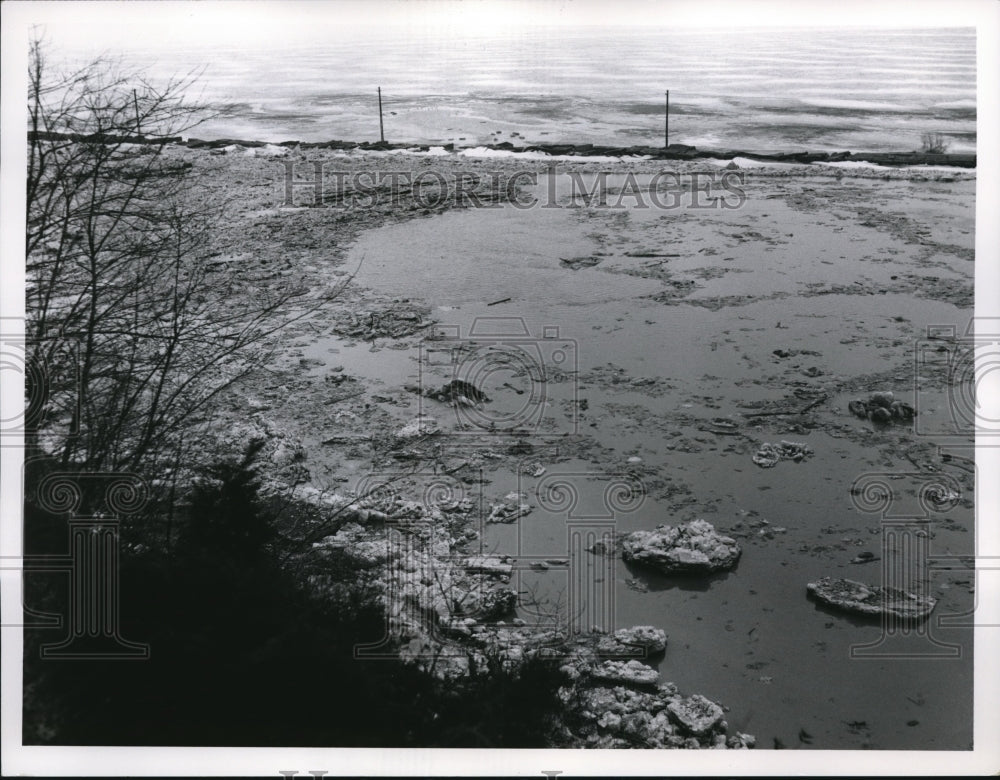 1962 Press Photo The South of Mouth of Rocky River with Ice Bucking Up - Historic Images