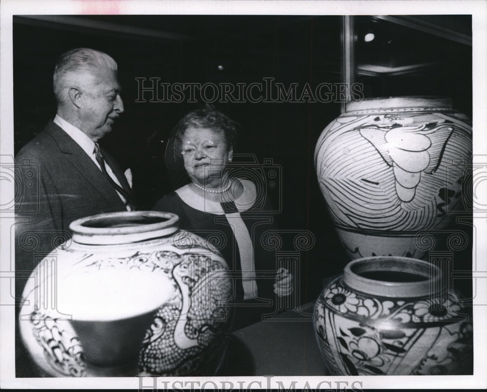 1968 Press Photo Mr. and Mrs. Henry Norweb at the Yuan Dynasty Exhibition- Historic Images