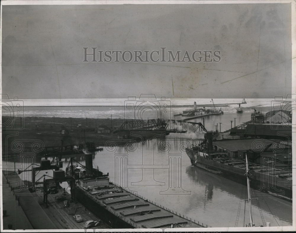 1940 Press Photo Ice in Lake Erie from New Main Ave. Bridge- Historic Images