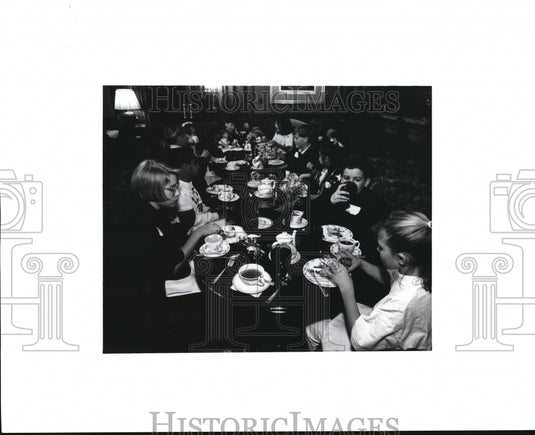 1993 Press Photo The Children Practice Their Skills at the Ritz-Carlton Hotel- Historic Images