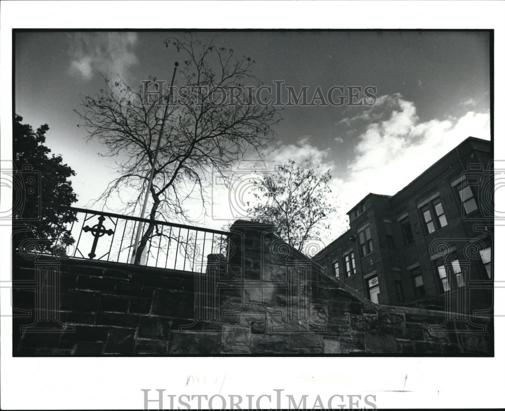 1990 Press Photo Original Stairs of St. Malachi Church.- Historic Images