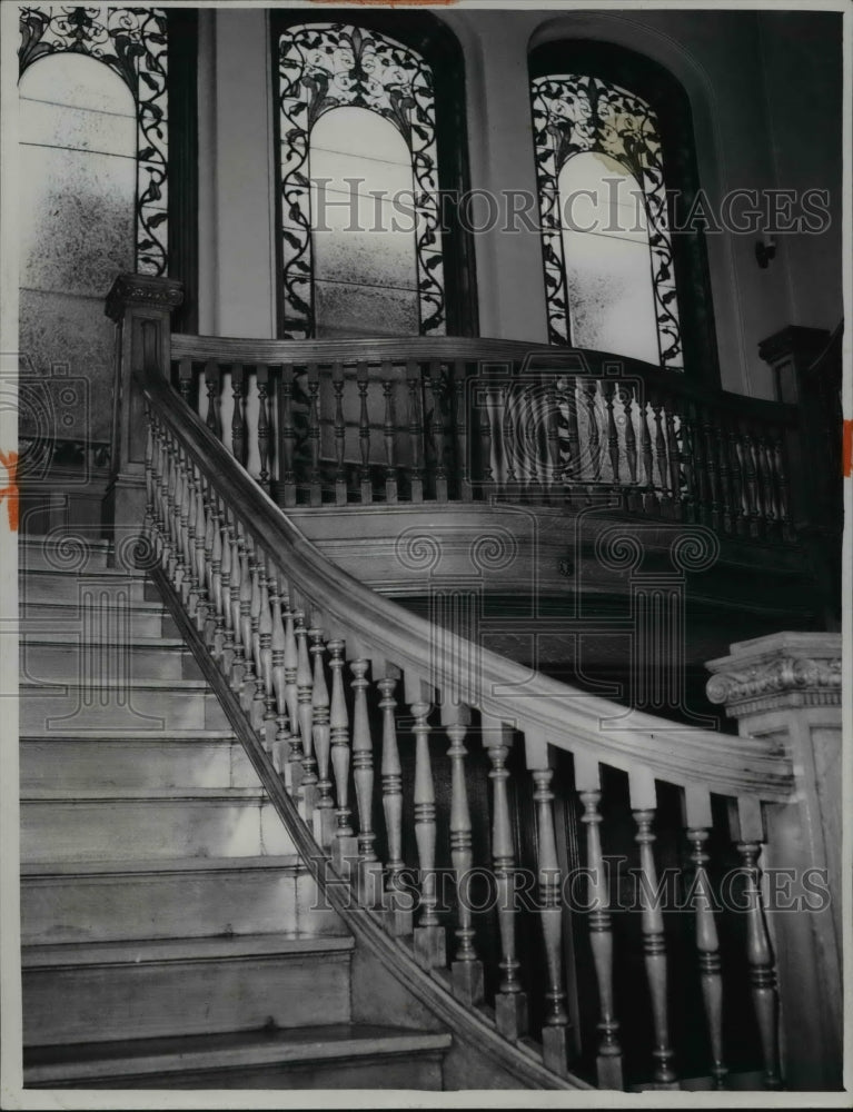 1951 Press Photo The Pine Entrancehall Stairway in St. Ann&#39;s Maternity Hospital- Historic Images