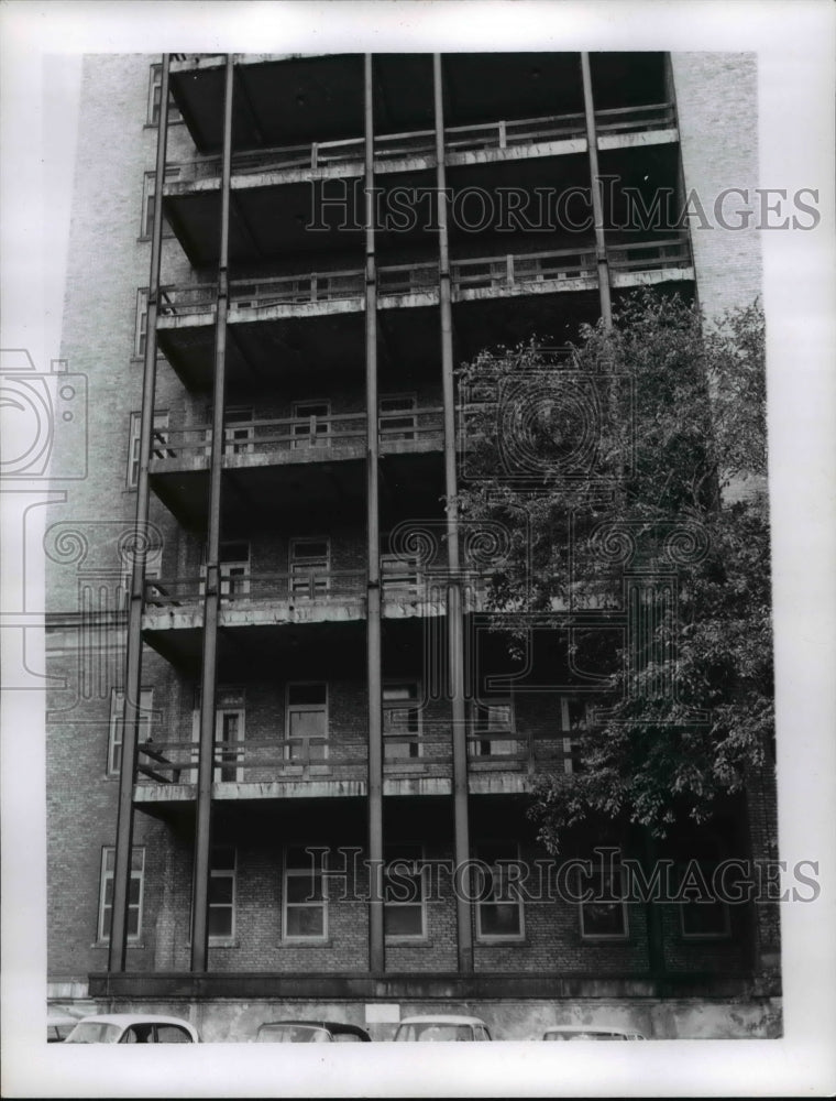 1959 Press Photo Hamann Pavillion porches at City Hospital should be torn down- Historic Images