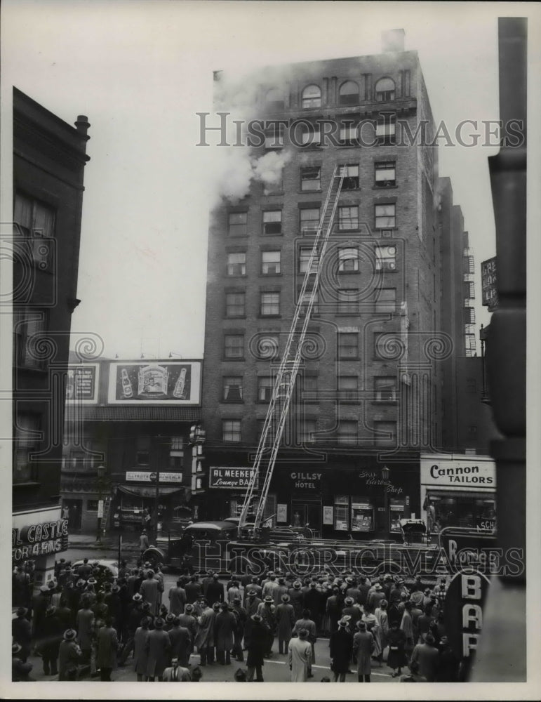 1953 Press Photo  Firemen Protecting the Gillsy Hotel- Historic Images