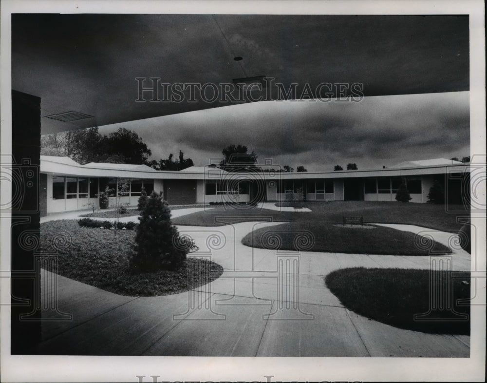 1968 Press Photo Forest Hill Parkway School Inner Court- Historic Images