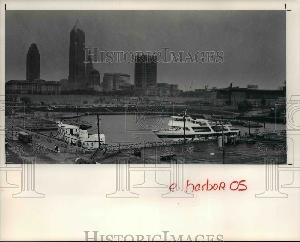 1991 Press Photo North Coast Harbor &amp; skyline looking south - Historic Images