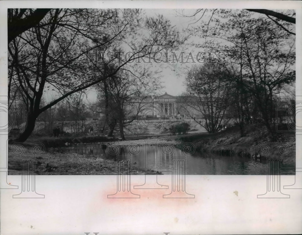 1961 Press Photo Front yard of the Cleveland Museum of Art- Historic Images