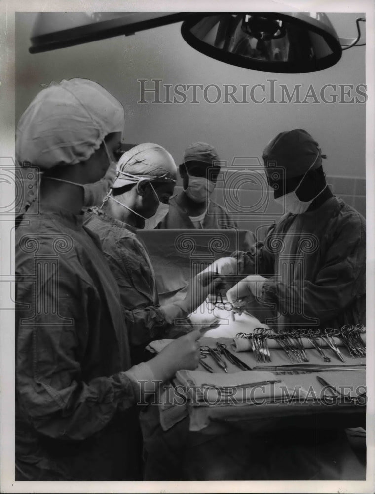 1962 Press Photo National Hospital Week at St. Alexis Hospital- Historic Images