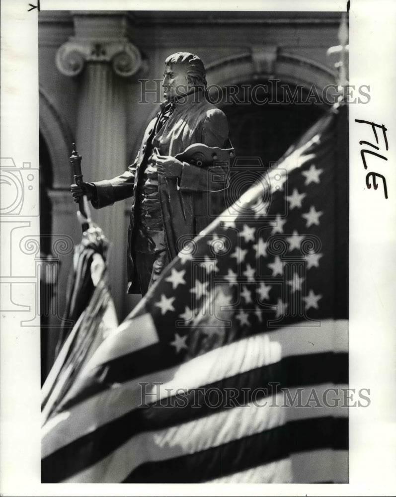 1986 Press Photo Statue of Moses Cleveland at the 190th birthday celebration- Historic Images