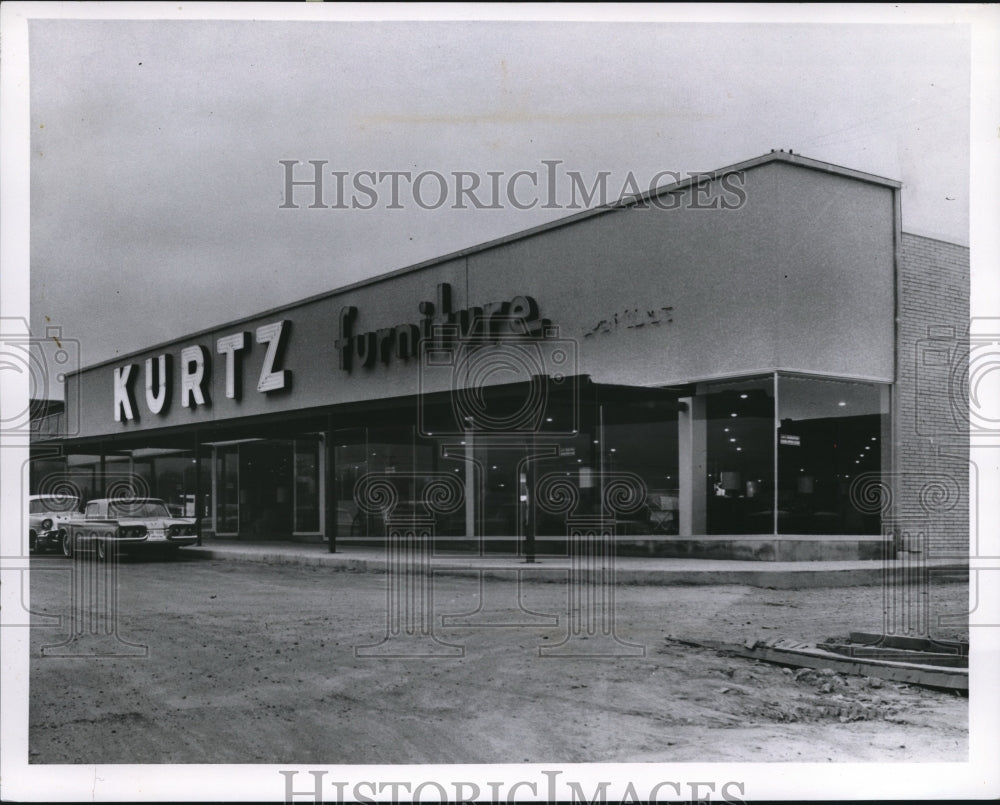 1959 Press Photo New Kurtz Furniture at Parmatown Shopping Center- Historic Images