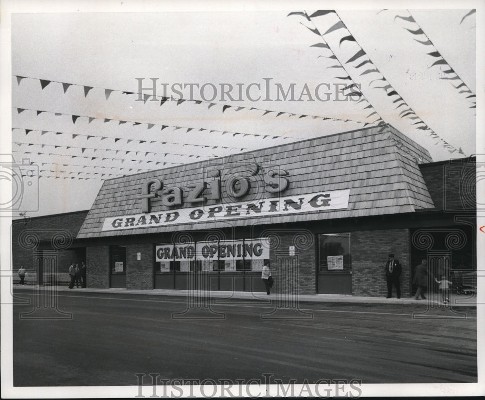 1972 Press Photo The Grand Opening of Fazio&#39;s at 6079 Andrews Road- Historic Images