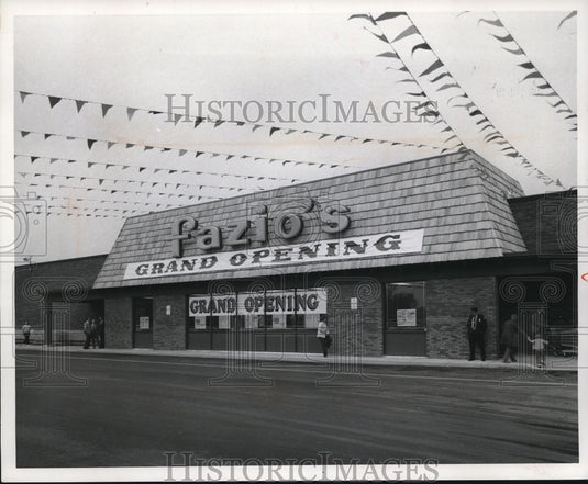 1972 Press Photo The Grand Opening of Fazio's at 6079 Andrews Road- Historic Images