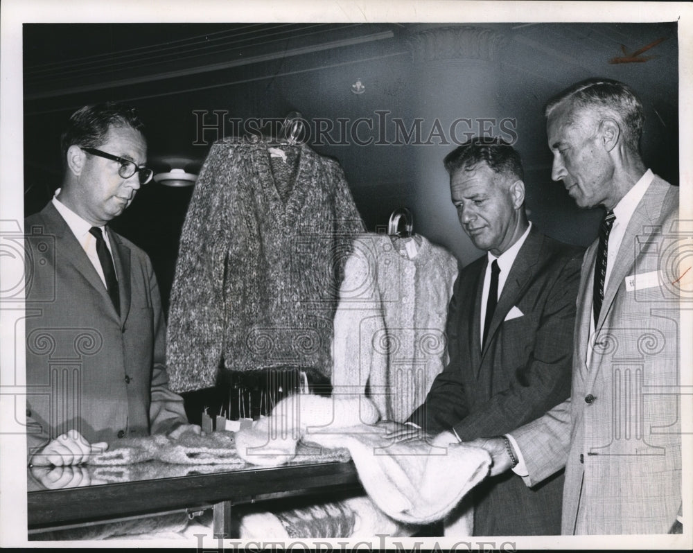 1963 Press Photo Halle Bros Co executives Norman Wexler and Walter Halle- Historic Images