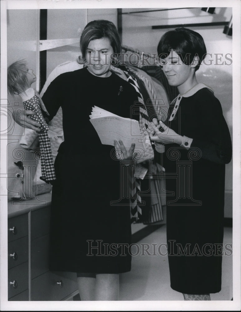 1966 Press Photo Teem Fashion Consultant Dixie Lee Davies and Avis Angel- Historic Images