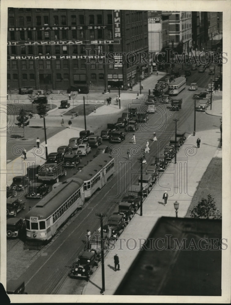 1936 Press Photo Traffic Jam Looking West on St. Clair Avenue from E. 6th 


- Historic Images