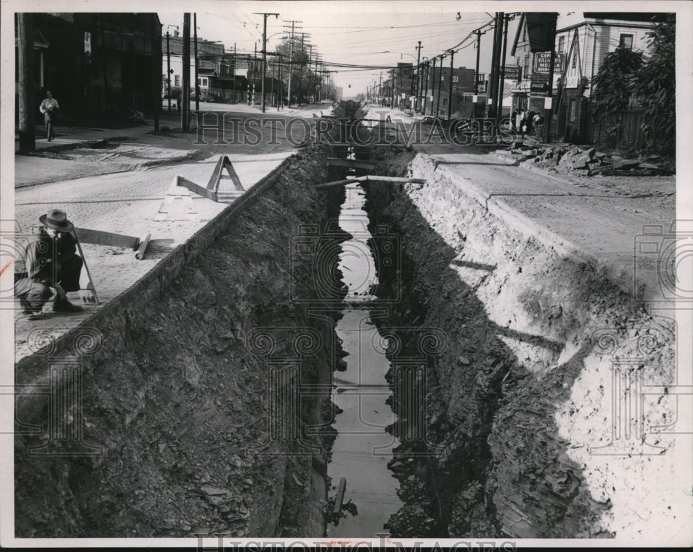 1953 Press Photo Big ditch between W117th Madison and Franklin, Cleveland.- Historic Images