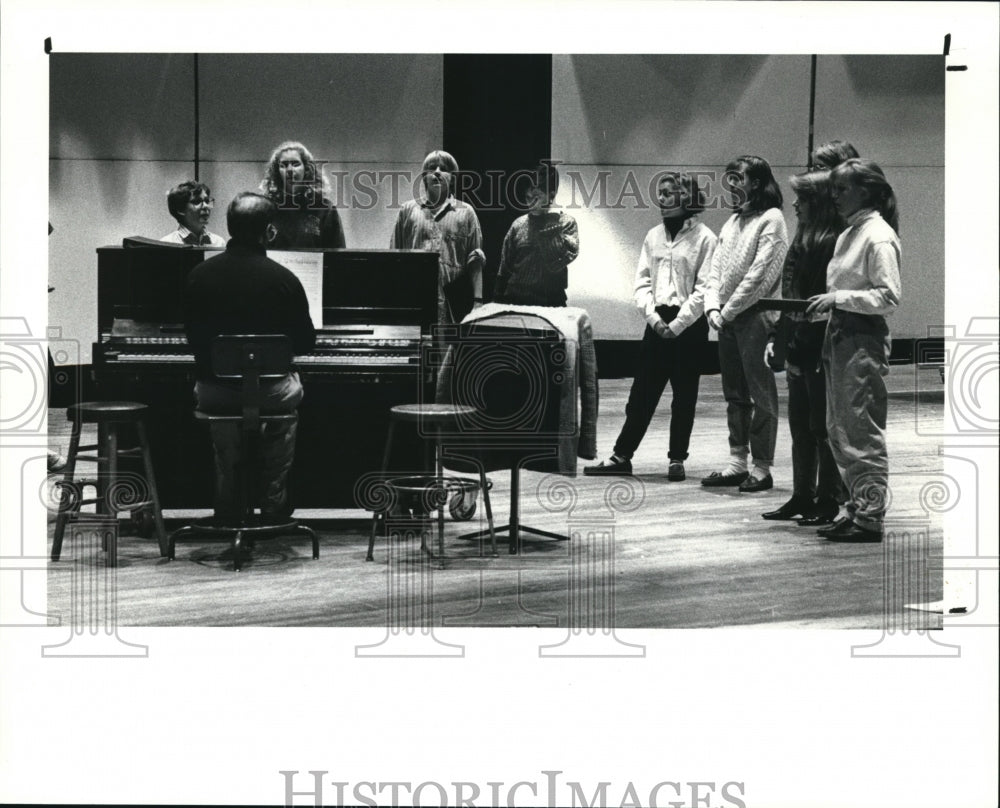 1990 Press Photo University School Rehearsal- Historic Images