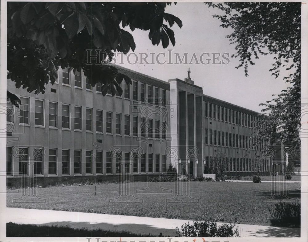 1952 Press Photo St. Joseph's High School at Lake Shore Blvd. & E. 185th St.- Historic Images