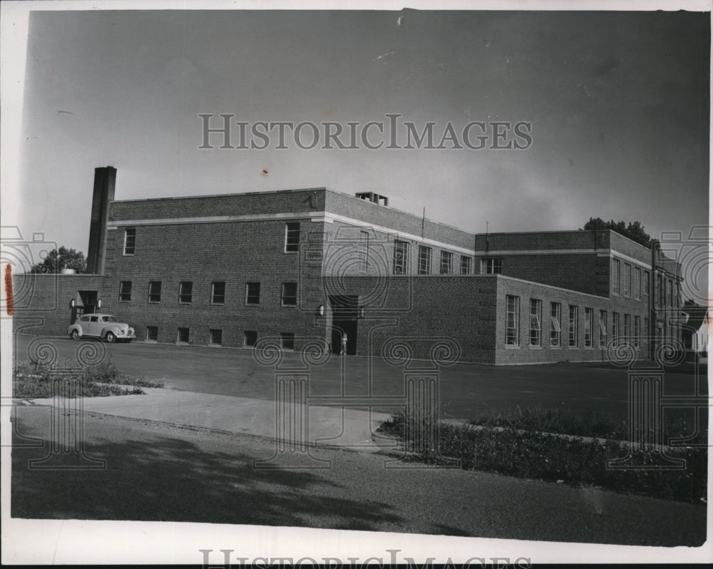 1951 Press Photo St. Charles School at 5891 Ridge Road, Parma- Historic Images