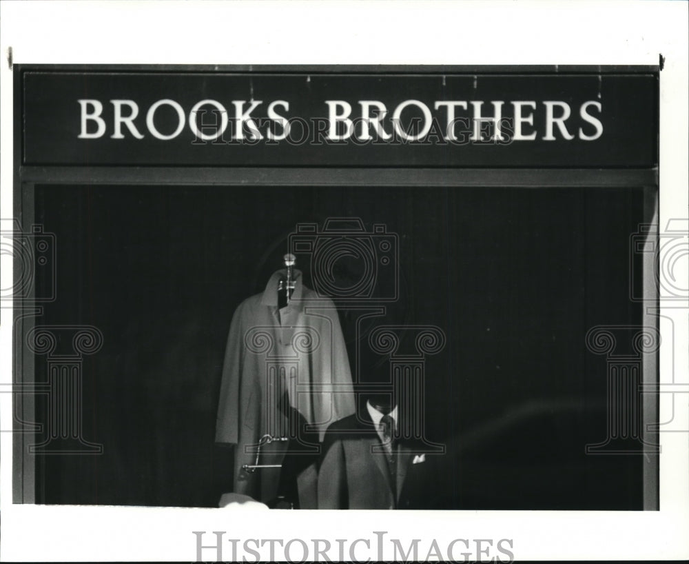 1986 Press Photo Brooks Brother's store in Eaton Center at 12th & Superior- Historic Images