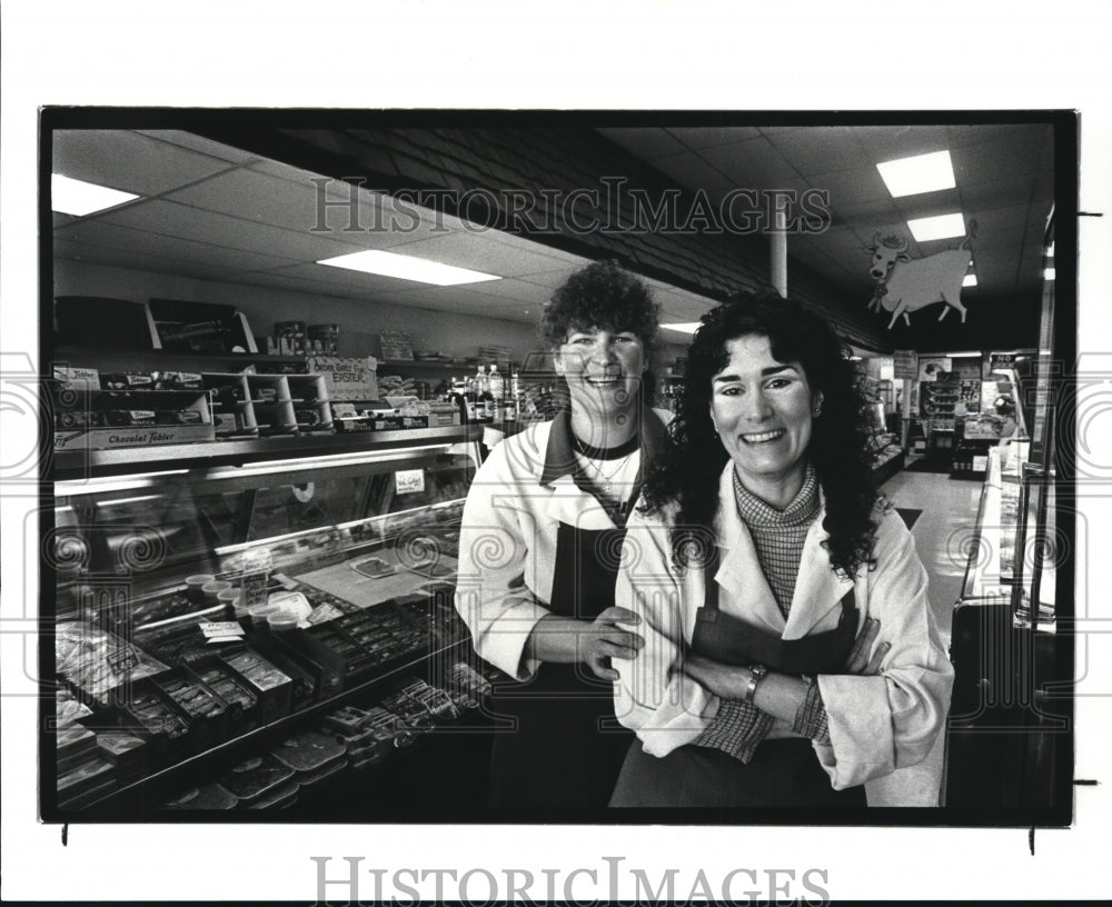 1968 Press Photo Lady Butchers at Butcher Palace, Barb Wich and Pat Scardeletti.- Historic Images