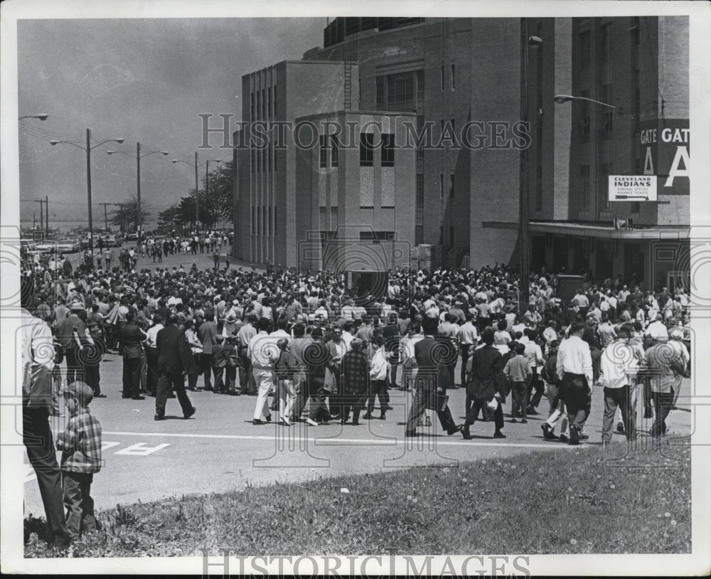 1968 Press Photo Bat day at Stadium- exterior- Historic Images