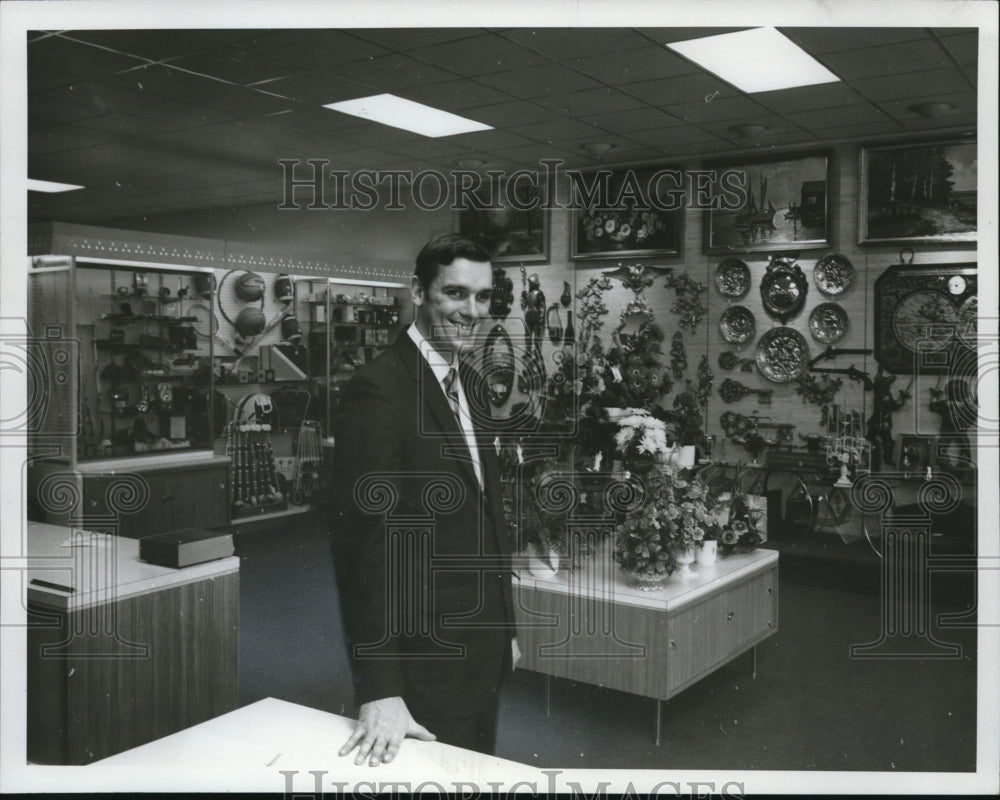 1969 Press Photo Jim St. Clair Pose with the Art Display in Top Value Stamps- Historic Images