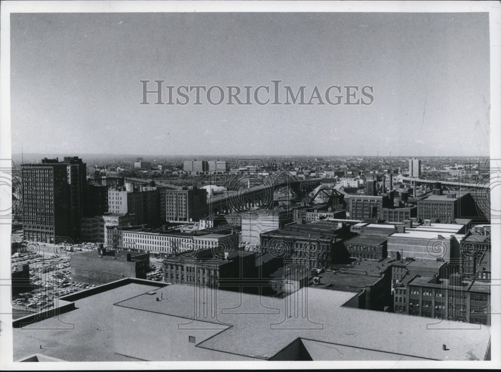 1977 Press Photo High Level Bridge from Justice Center in Cleveland- Historic Images