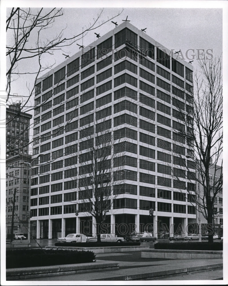 1965 Press Photo Cuyahoga Savings Assoc. building in E. 9th &amp; St. Clair, S.W.cor- Historic Images