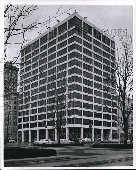 1965 Press Photo Cuyahoga Savings Assoc. building in E. 9th & St. Clair, S.W.cor- Historic Images